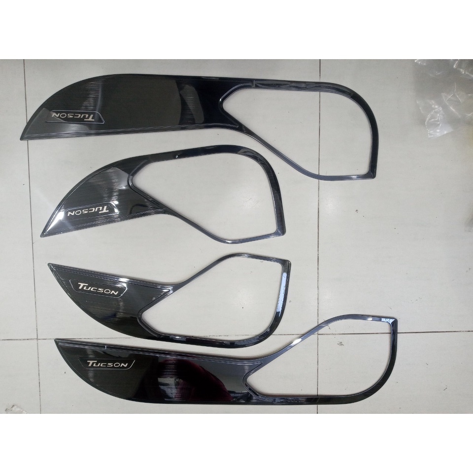 Ốp tapli cửa + màng loa cửa xe Hyundai Tucson 2022 2023 mẫu titan cao cấp + tặng kèm keo tăng dính