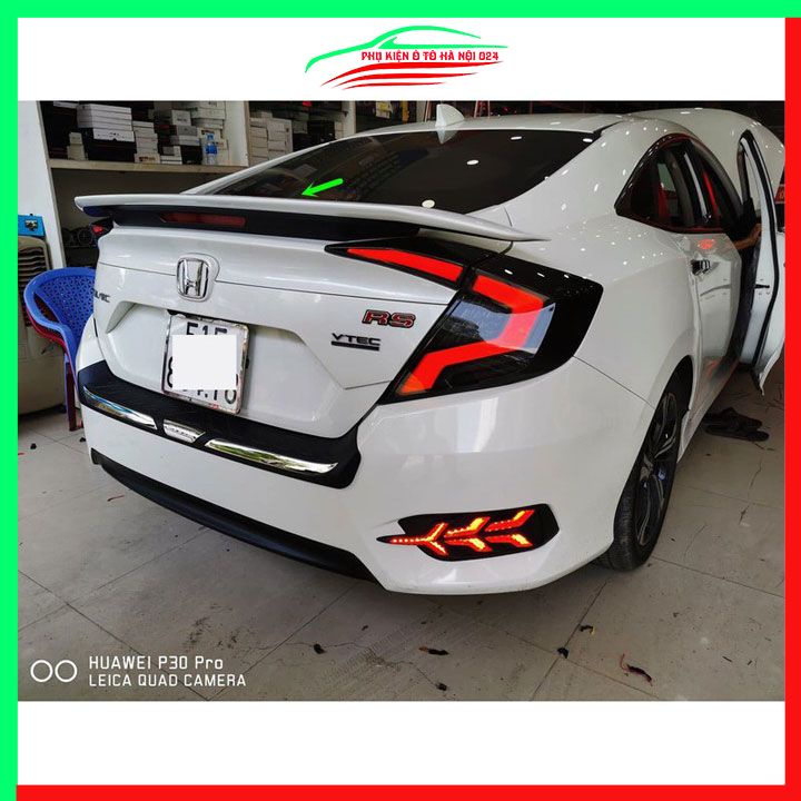 Đuôi gió sau xe liền cốp Honda Civic Kiểu RS 2019-2022 có đèn Led hàng mộc chưa sơn