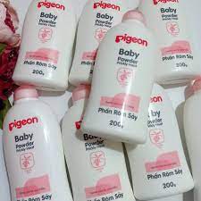 Phấn rôm sảy Pigeon được điều chế từ công thức đặc biệt chứa tinh dầu Jojoba, an toàn mùi hương nhẹ nhàng, dưỡng ẩm.