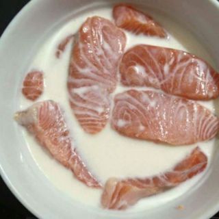 Ruốc cá hồi cho bé nhà làm