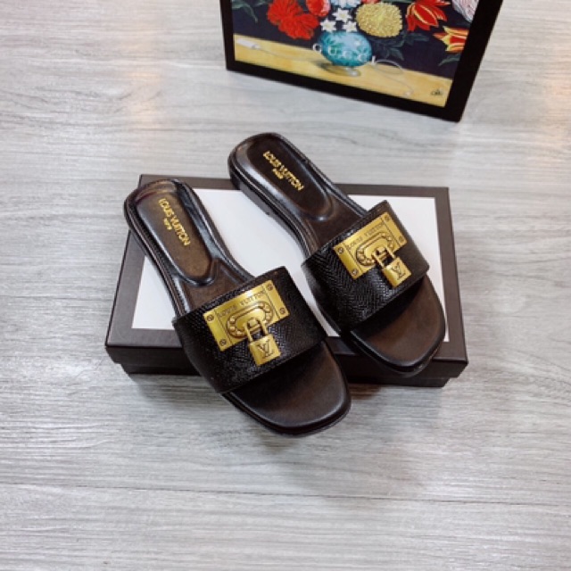 ⭐️ Lê khoá chất liệu da rắn