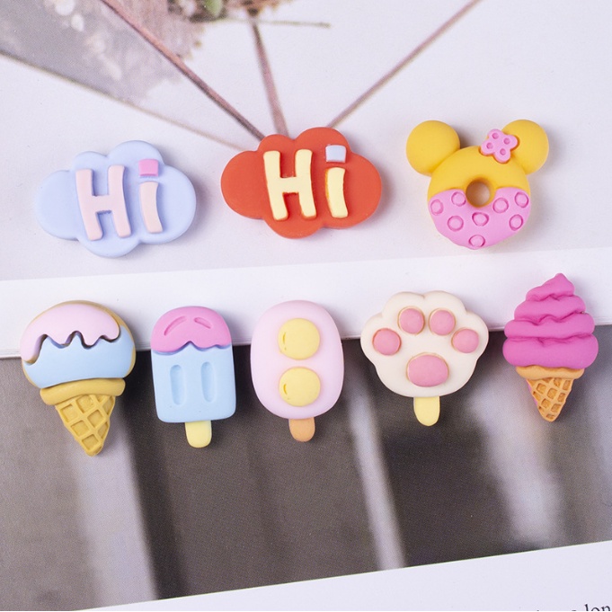 Các mẫu Jibbitz sticker gắn dép Crocs hình que kem chân mèo, kem ốc quế, chữ Hi