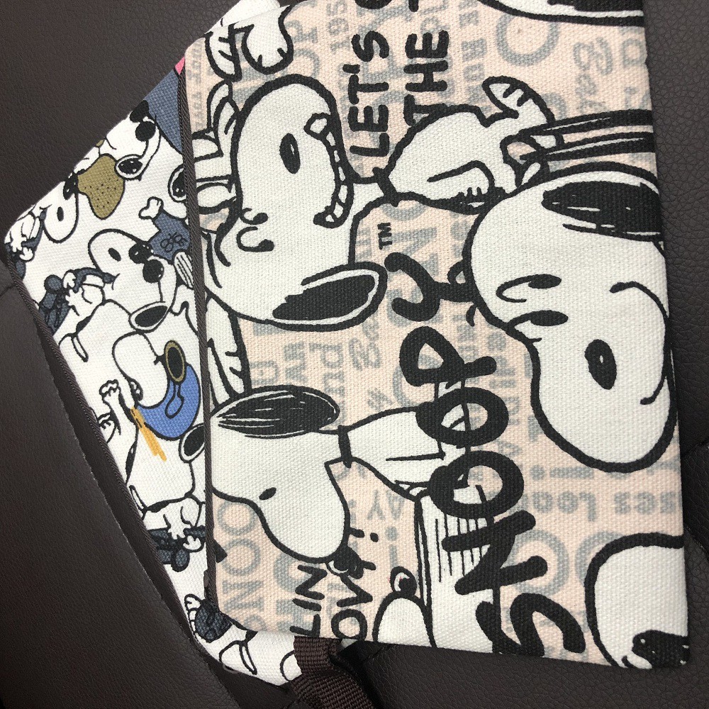 Túi đựng đồ trang điểm vải canvas in họa tiết snoopy phối khóa kéo dễ thương