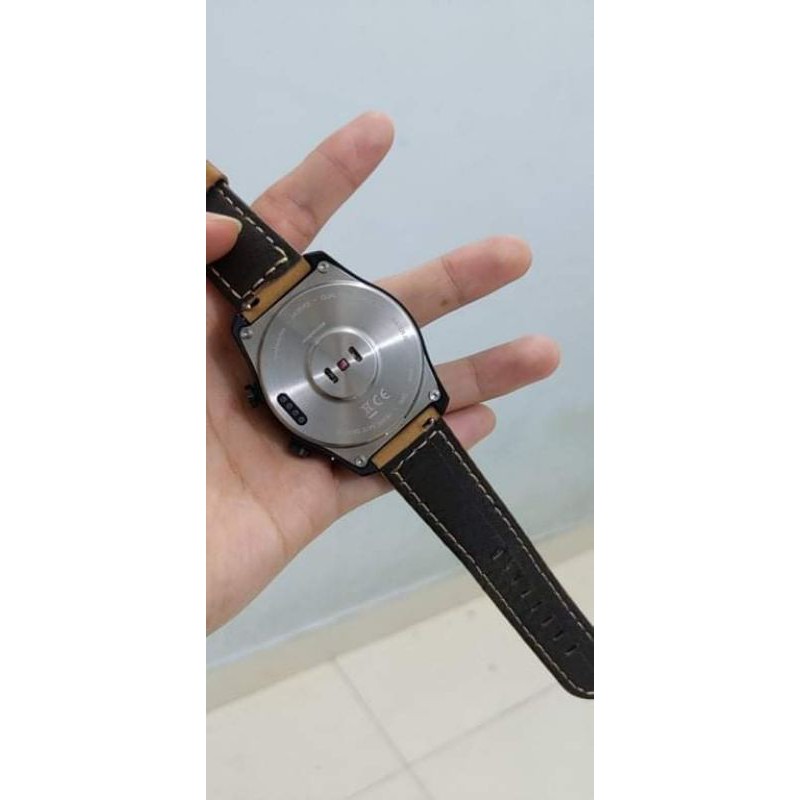đồng hồ thông minh smartwatch Mobvoi Ticwatch Pro màu đen/bạc đã qua sử dụng