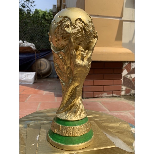 Cúp vàng thể thao bóng đá