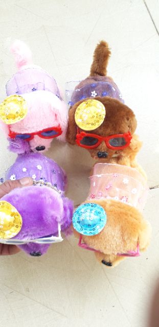 Chú chó thời trang bằng vải và nhựa có nhạc và đèn Led tặng kèm pin