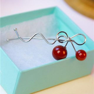 Kẹp tóc kim loại đính quả cherry