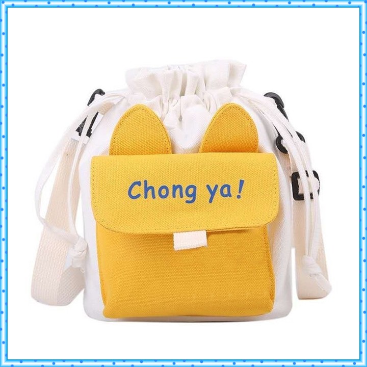 Túi đeo chéo dây rút trơn dễ thương tặng móc khóa bông