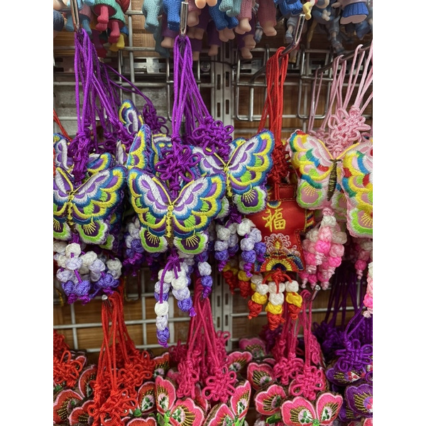 Móc khoa thổ cẩm hình thêu