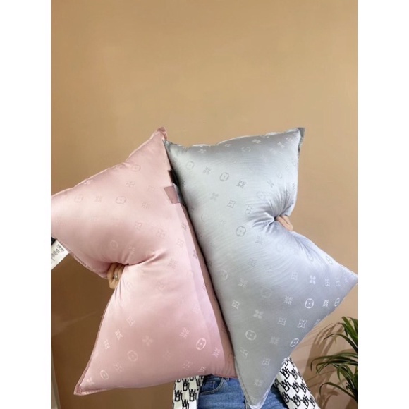 Ruột gối  Lụa Lv in hoạ tiết Thương Hiệu Sang chảnh, ruột gối bông luxury✨ kích thước 48*74 Giá rẻ