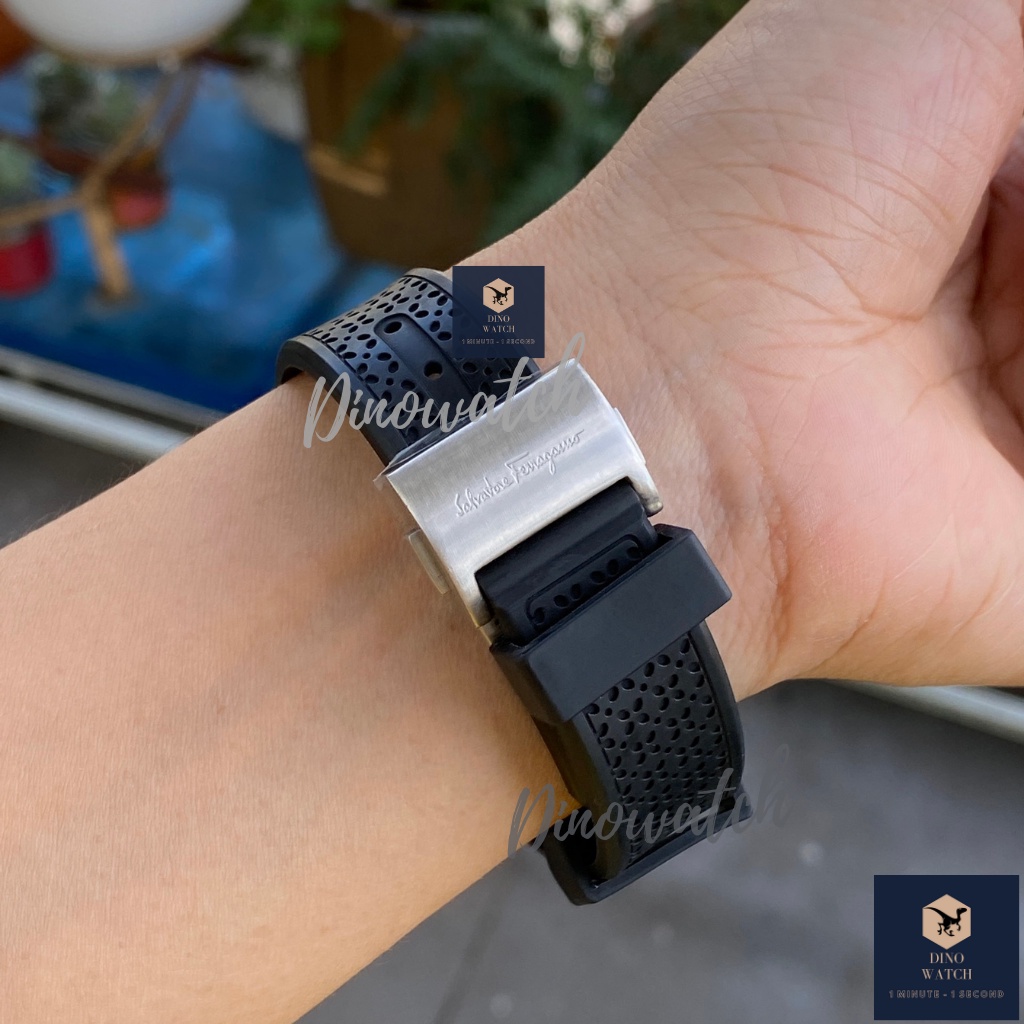 Đồng Hồ Nữ Ferragamo F80 Classic Dây Cao Su Màu Đen - Viền Đính Đá - Size 33mm - Máy Quartz