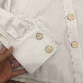 ÁO SƠ MI LỆCH VAY BÈO CÚC NGỌC