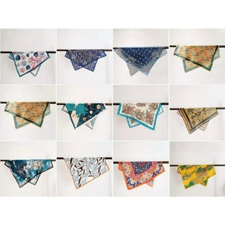 Khăn lụa hoạ tiết nhiều màu