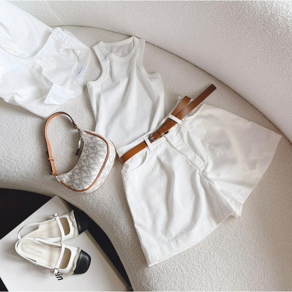 SET 4 MÓN: ÁO SƠ MI TRẮNG XẺ LƯNG + ÁO GÂN BA LỖ TRẮNG + QUẦN SHORT + BELT NÂU