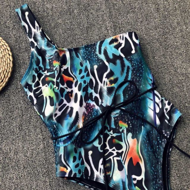 Bikini liền lệch vai họa tiết xanh | BigBuy360 - bigbuy360.vn