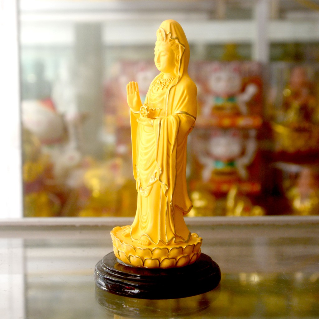 Tượng ngài Quan Thế Âm đứng vàng nhạt viền cao 13cm