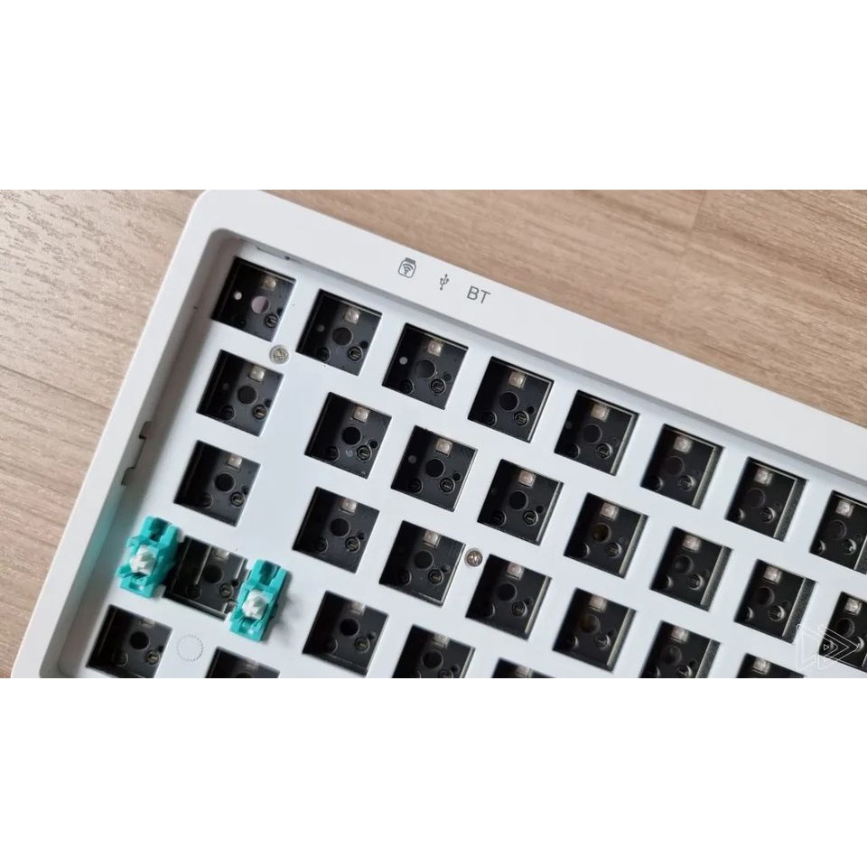 - Kit Phím Cơ Gamakay LK67 - LED RGB - 3 MODE - NEW FULLBOX - TRẮNG & ĐEN - Hotswap