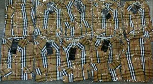 Áo sơ mi caro phối túi vải đẹp sang trọng.