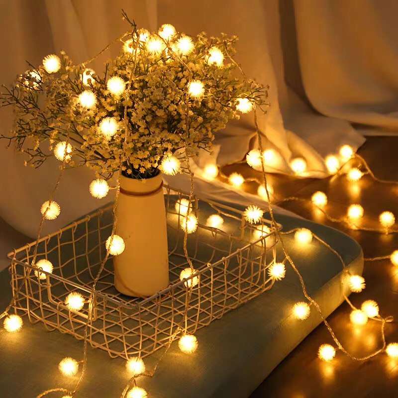 Đèn led trang trí phòng ngủ hình tròn quả lông, Dây led ánh sáng vàng dùng pin dài 3m