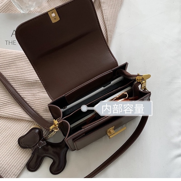 Túi xách nữ thời trang Quảng Châu đeo chéo kèm móc khoá hình cún dễ thương 04T3-2811