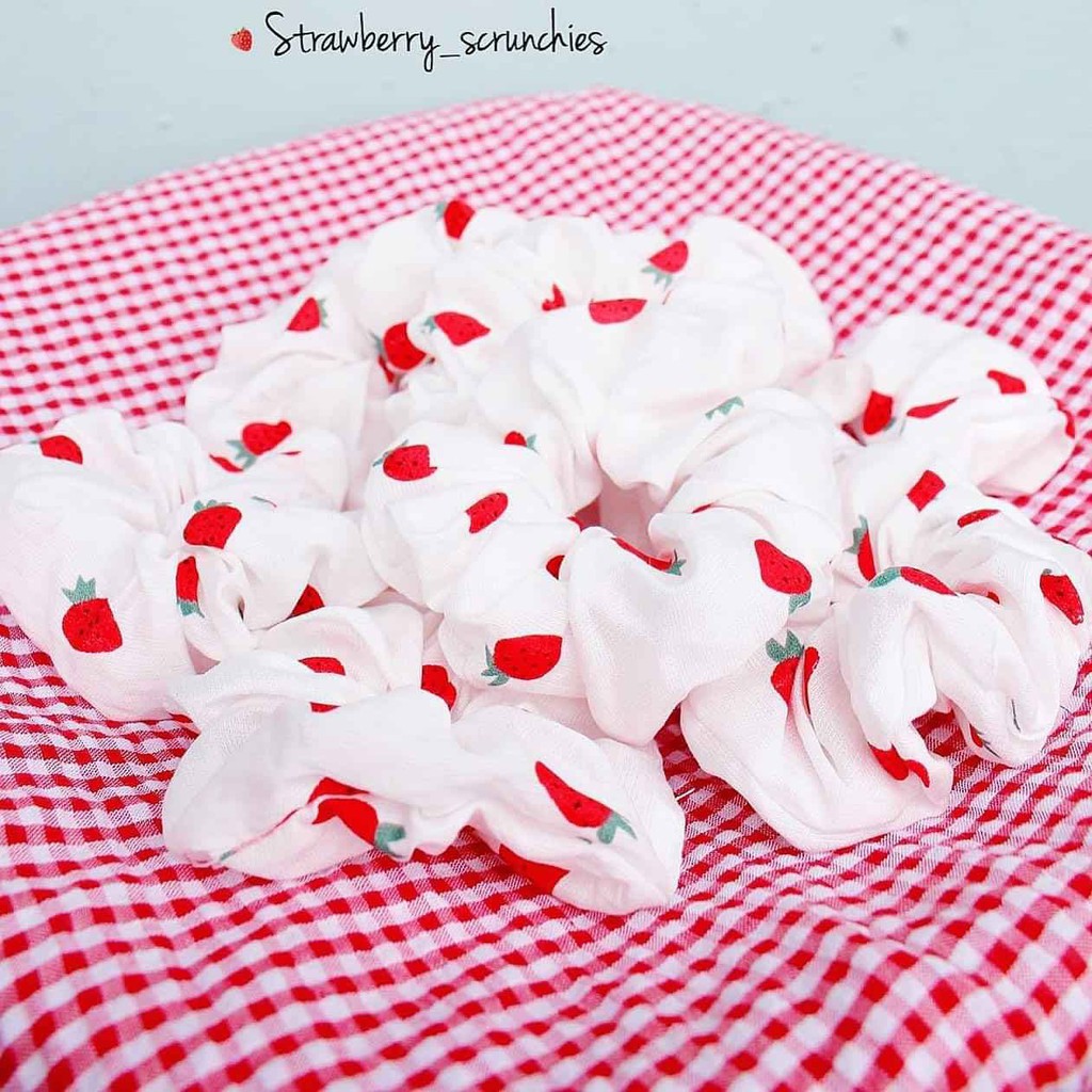 Scrunchies dây buộc tóc vải họa tiết dâu tây