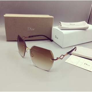 Mắt kính Dior bắt ốc