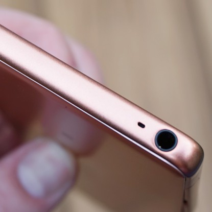 Jack tai nghe 3.5mm của Sony Xperia XA