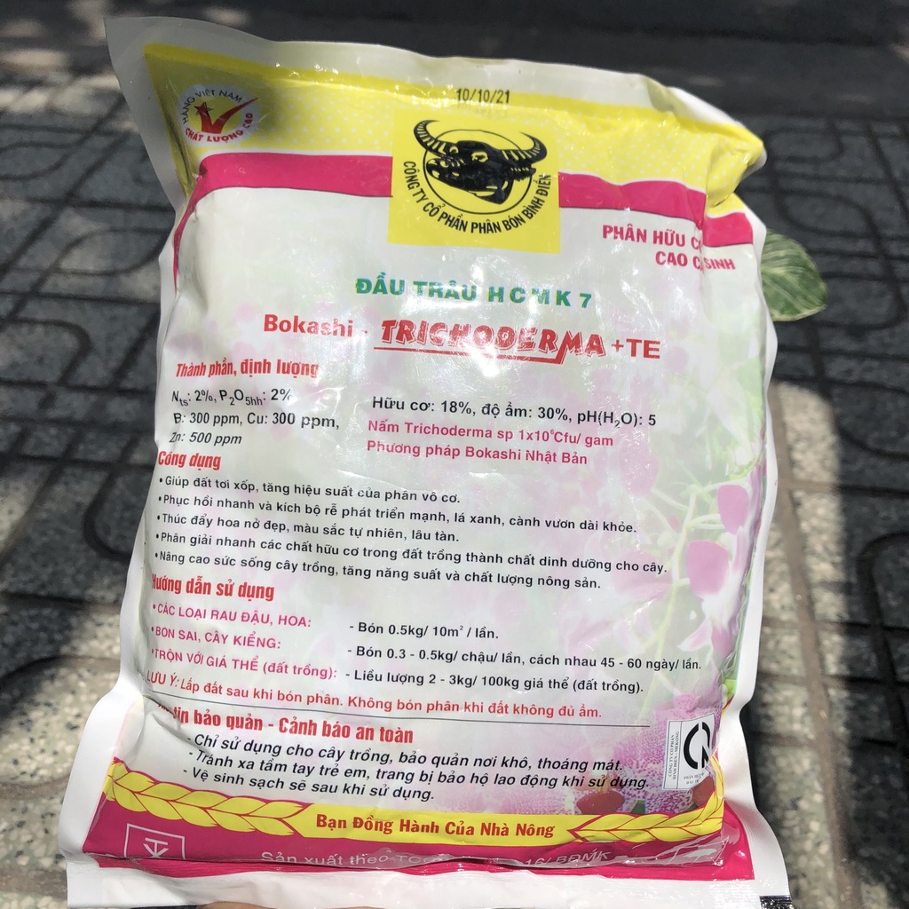 Phân Hữu Cơ Vi Sinh Đầu Trâu có thành phần Trichoderma cải tạo đất, khỏe cây trồng gói 1kg