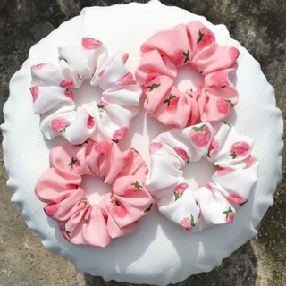 Cột tóc vải (scrunchies) hình trái cây dễ thương.