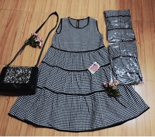Váy kẻ cara xoè tầng