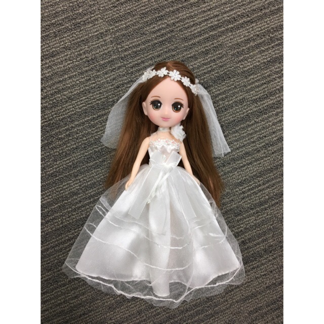 Búp bê oder khách đặt
