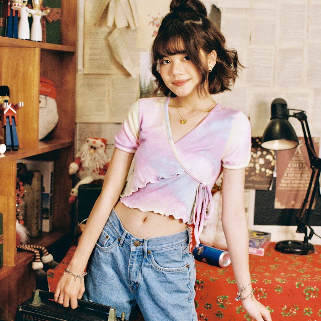 Usthebasic - Áo croptop Tie-dye kiểu Lettuce-edge Wrap