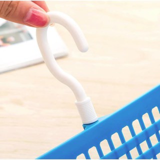 1 CÁI GIỎ NHỰA MÓC ĐỰNG ĐỒ