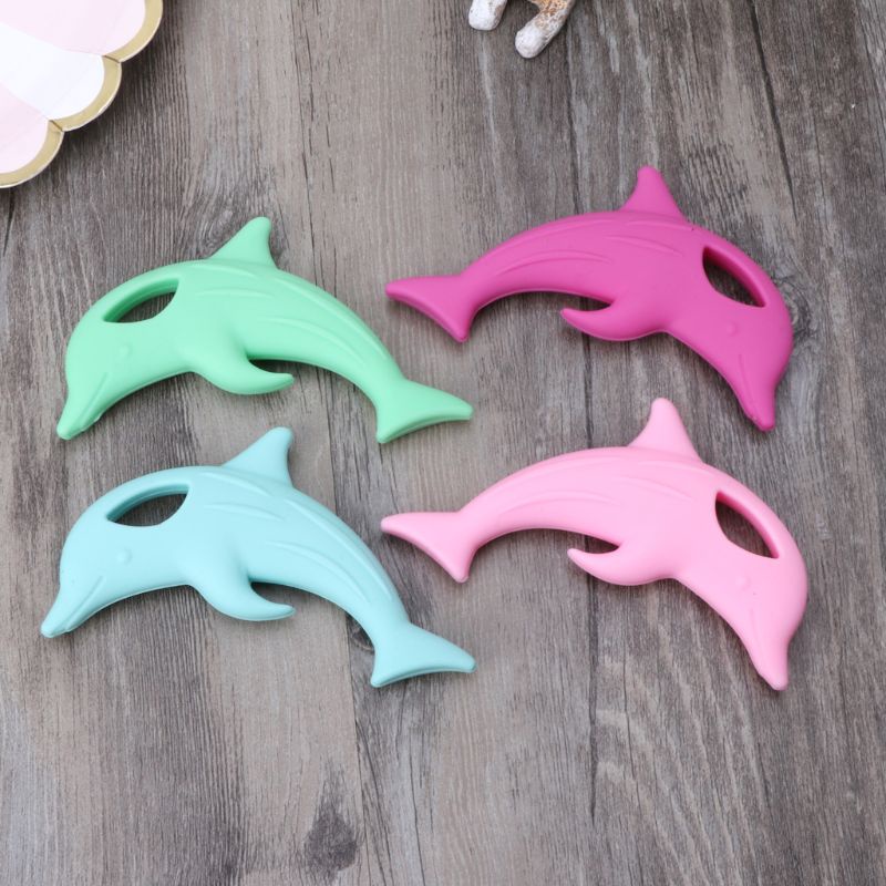 Núm Vú Giả Ngậm Mọc Răng Hình Cá Heo Hoạt Hình Bằng Silicon Không BPA Cho Bé