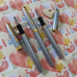 Bút máy viết chữ nghệ thuật