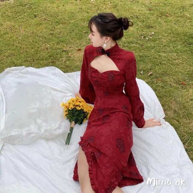 Sườn xám đỏ
