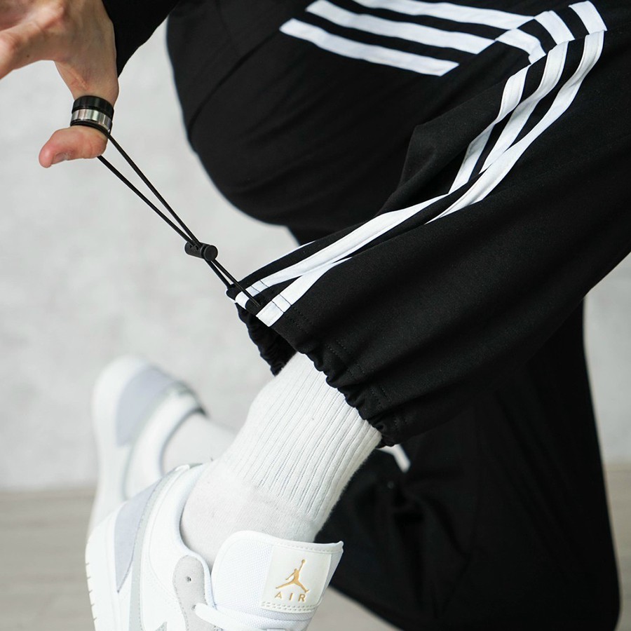 Quần jogger nữ TVL1999, quần ống rộng kiểu dáng thể thao ba sọc trắng chất liệu cao cấp, có thể để ống xuông hoặc bo gấu | BigBuy360 - bigbuy360.vn