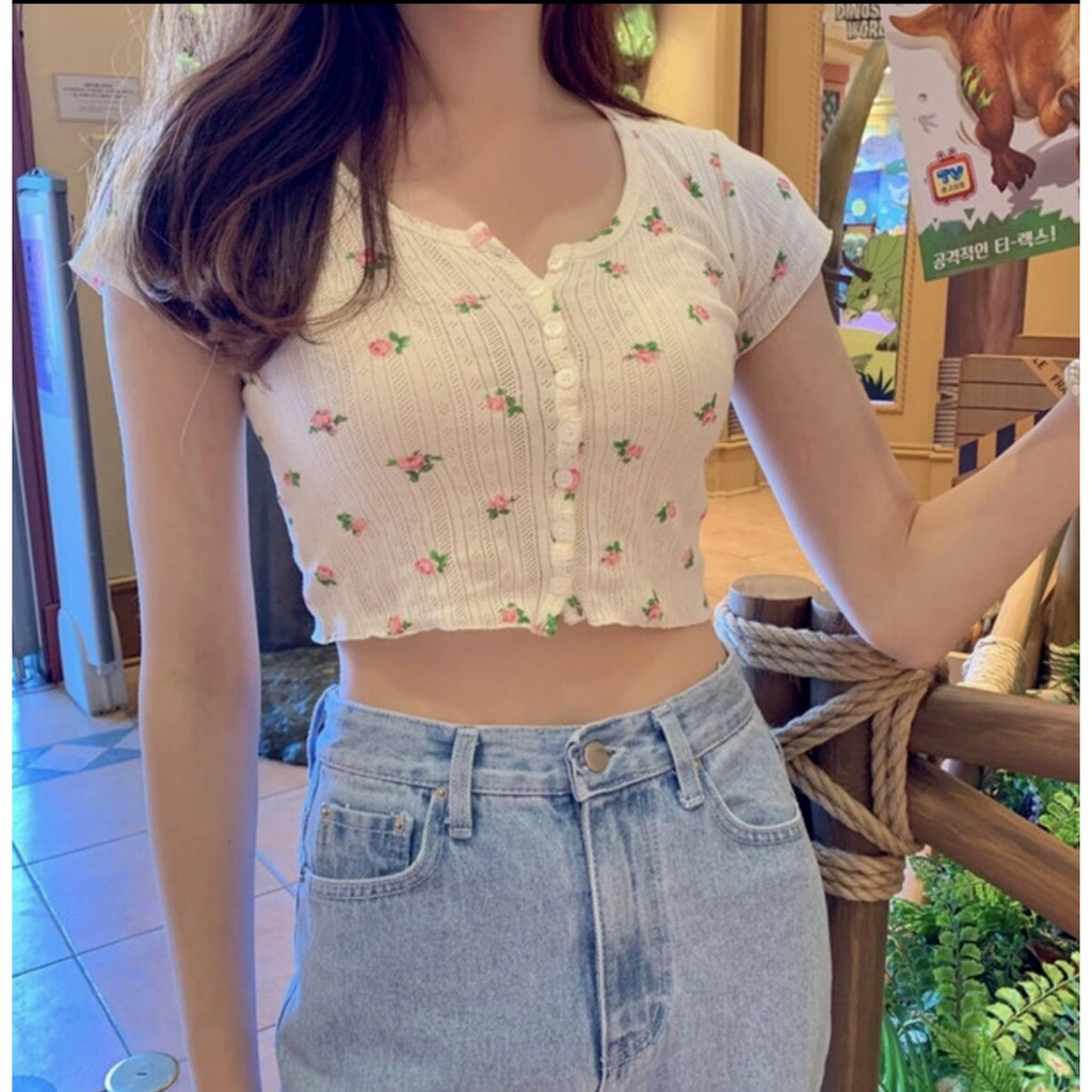 [SẴN] Áo thun croptop hoa ngắn tay cài nút giữa