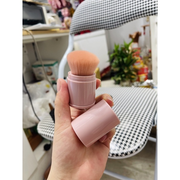 CỌ ĐÁNH KEM NỀN CÓ NẮP ĐẬY TIỆN LỢI