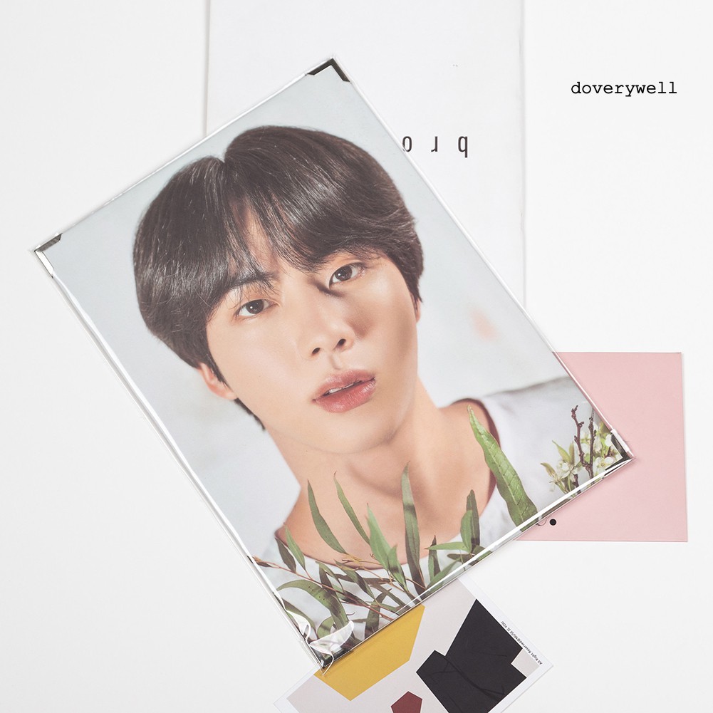 Thẻ ảnh thành viên nhóm BTS bằng giấy tráng làm quà tặng cho fan