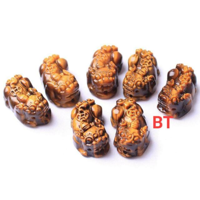 Mặt tỳ hưu mắt hổ làm mặt hoặc vòng tay