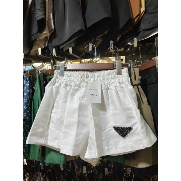 QUẦN SHORT TAFTA ĐÍNH PADA KIM SA ĐEN SANG CHẢNH MS20187