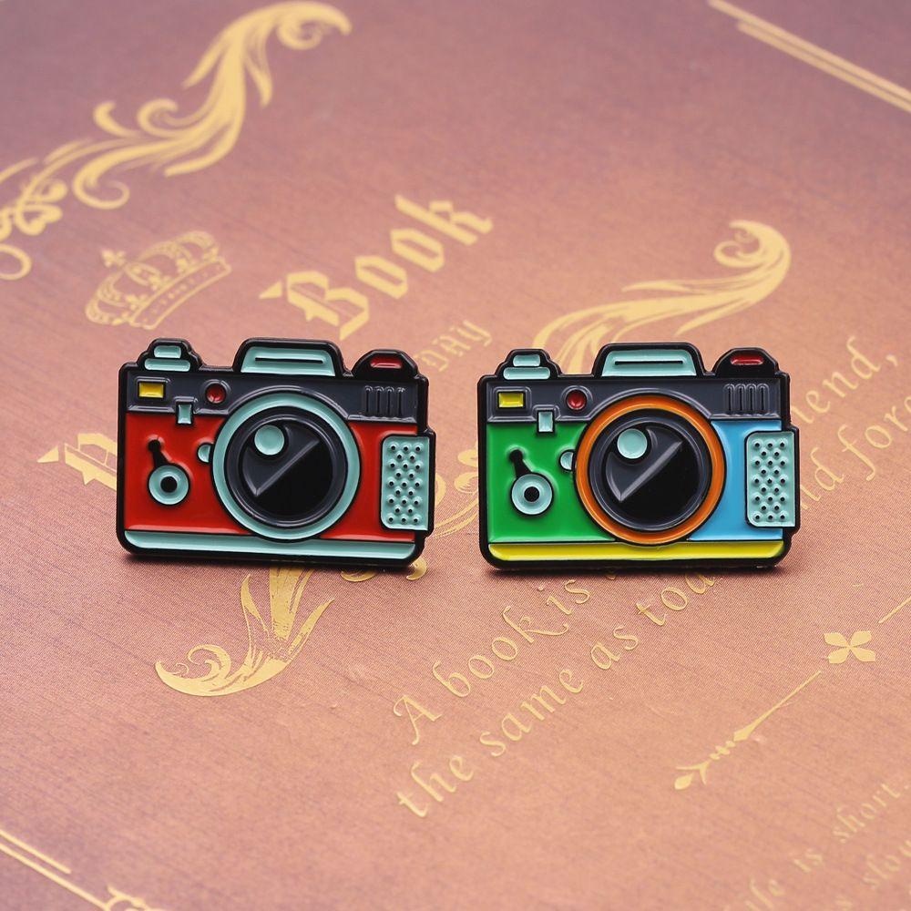 Trâm Cài Áo Hình Máy Ảnh Kỹ Thuật Số VANES1 Tráng Men Họa Tiết Cầu Vồng Hoạ