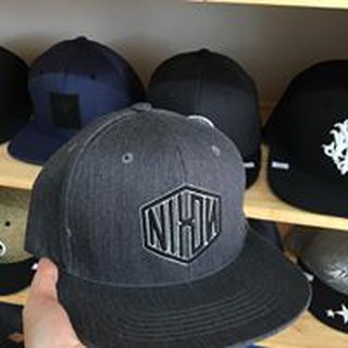 Mũ snapback nixon vnxk