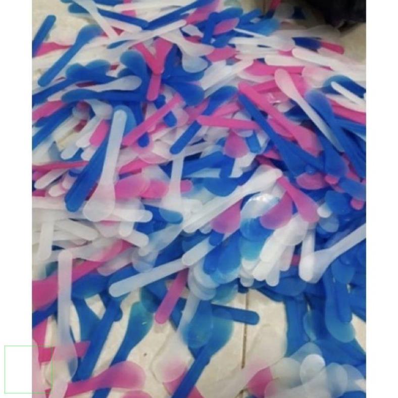 Que trộn mặt nạ