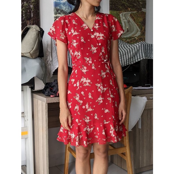 Pass váy Lép size S màu đỏ hoa nhí xinh xắn