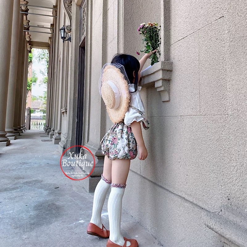 Quần Yếm Hoa Bé Gái Áo Sơ Mi Trắng Dài Tay SOFT COTTON Cao Cấp 2022