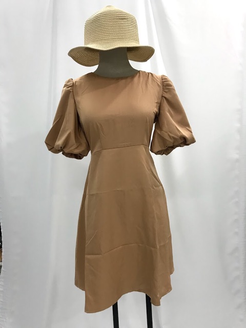 Váy tay phồng đơn giản