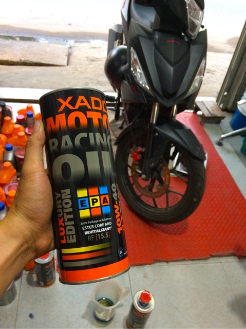 Combo Nhớt XADO LUXURY MOTO RACING OIL 4T 10W-40 Và Xado VitaFlush Súc Động Cơ Siêu Sạch