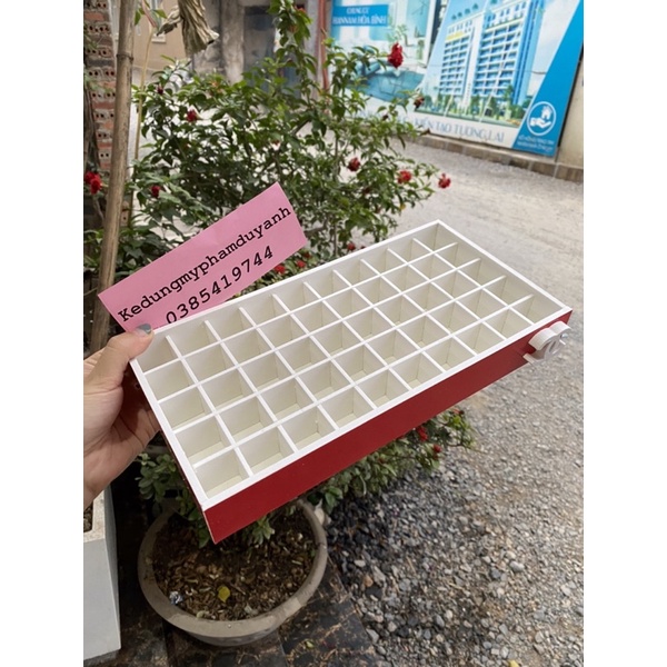 KHAY ĐỰNG SON 50 Ô MÀU ĐỎ